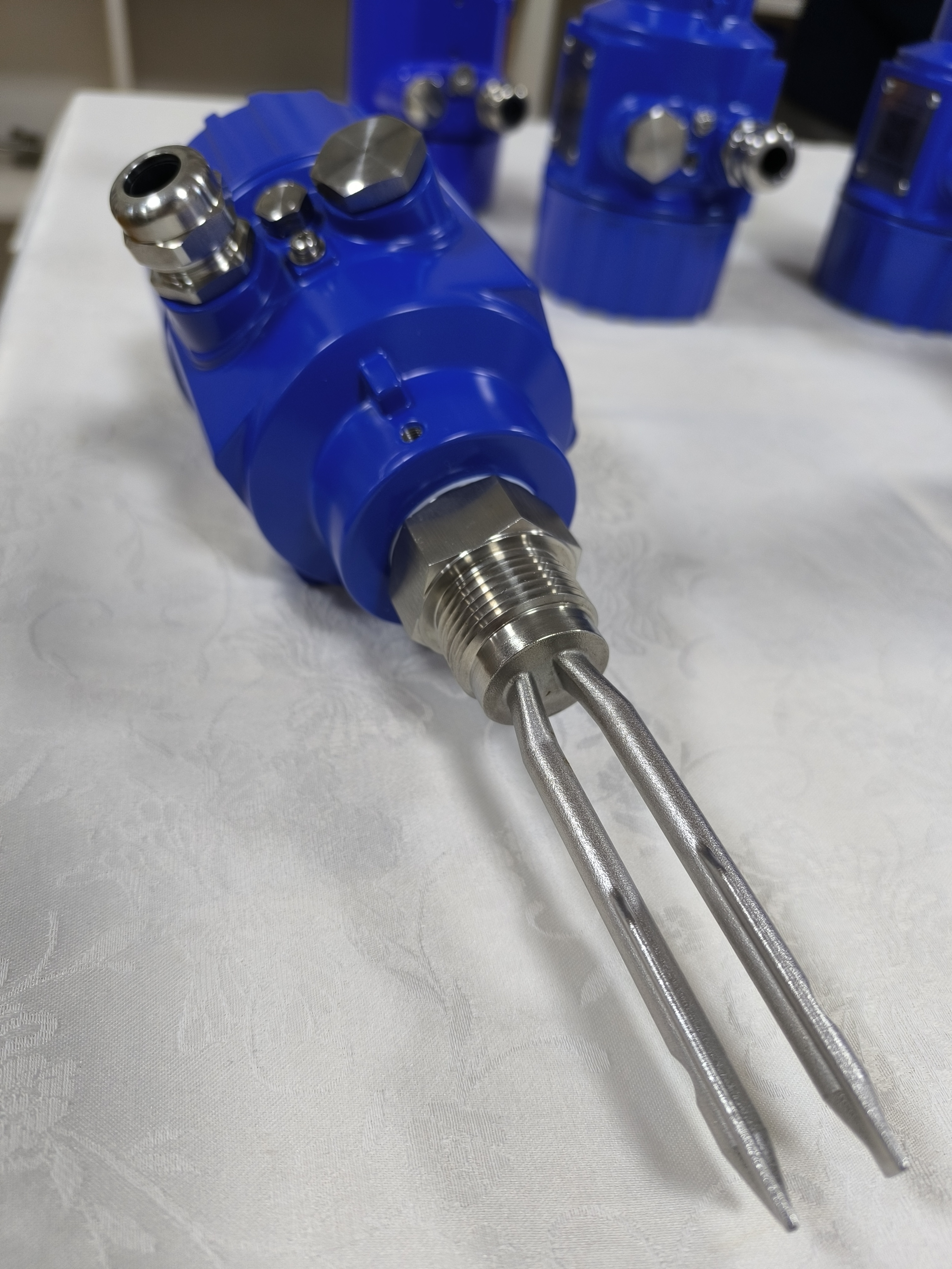 أحدث قضايا الشركات حول How Does a Tuning Fork Level Switch Work?-100 Questions About Tuning Fork Level Switches